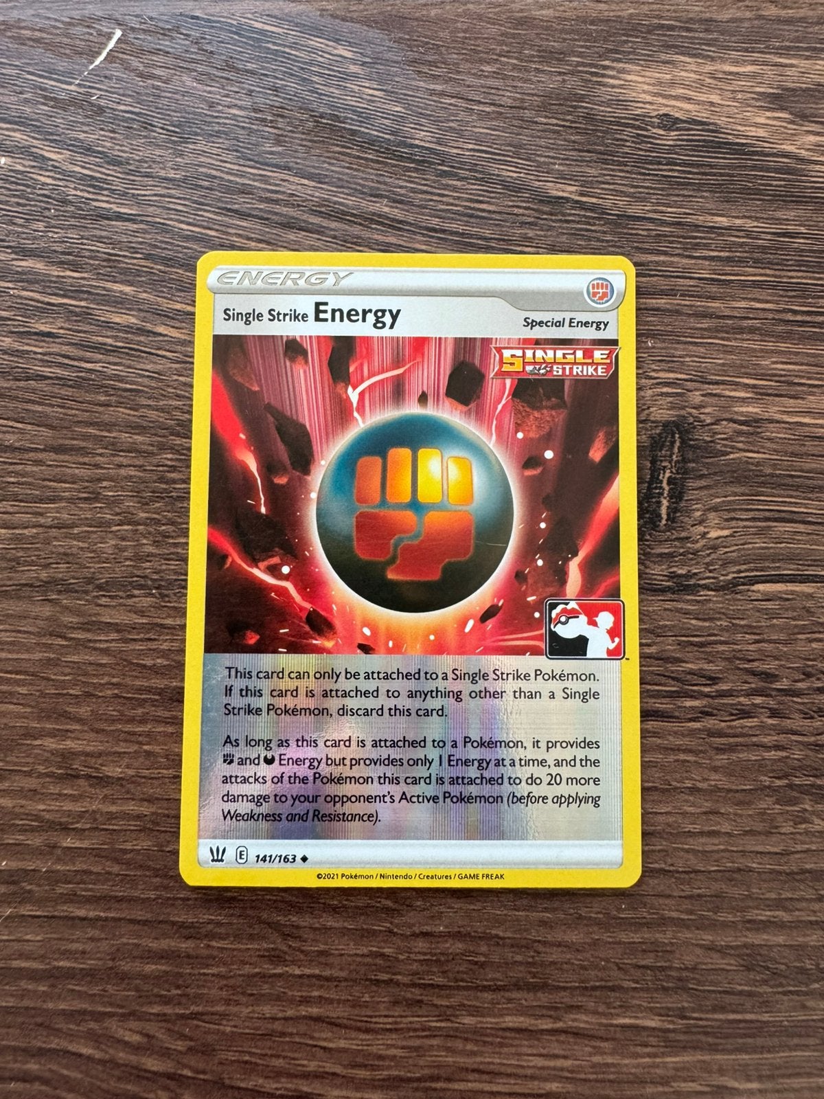 Single Strike Energy(BST 141)Play! Pokémon Prize Pack Series, Hobby en Vrije tijd, Ophalen of Verzenden, Zo goed als nieuw