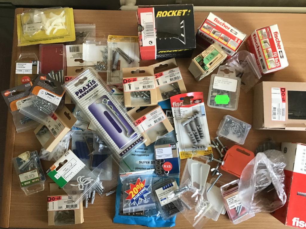 Ijzerwaren, Ophalen, Nieuw, Pluggen