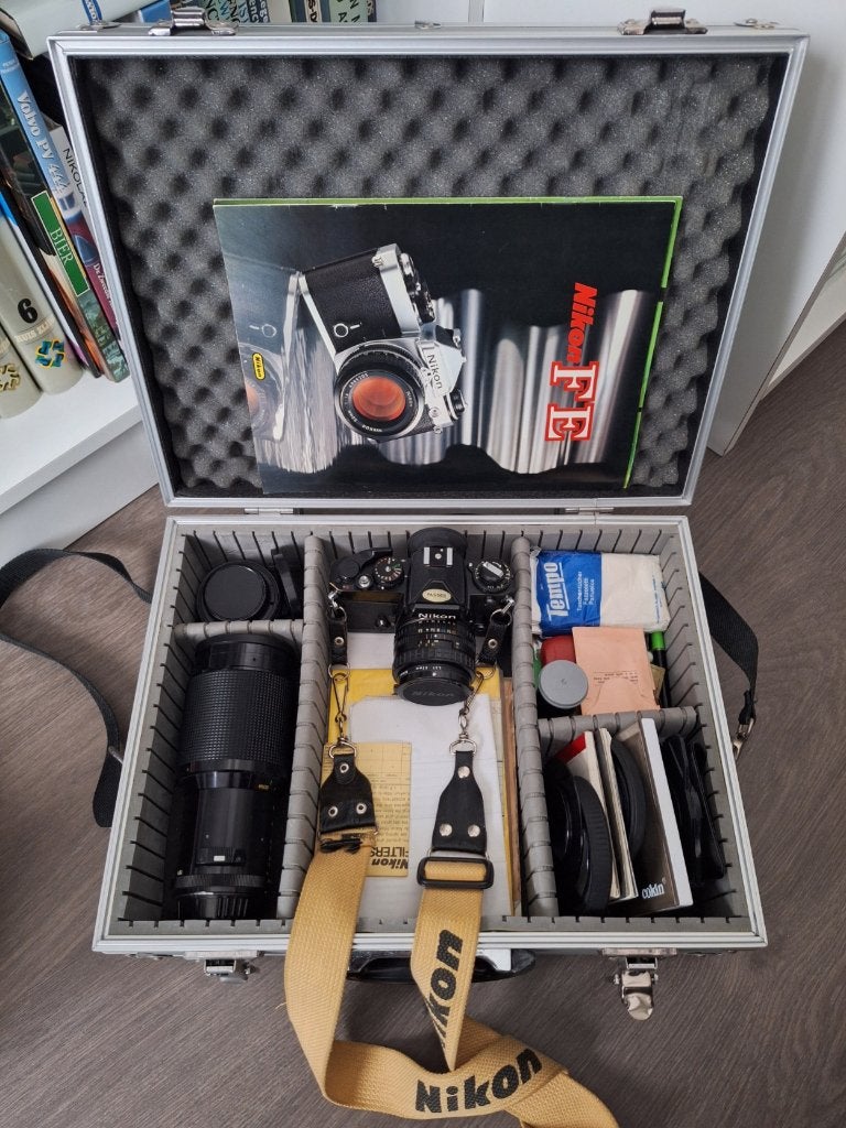 : Topstaat! Complete Nikon FE Analoge Set (Krasvrij), Ophalen, Zo goed als nieuw, Spiegelreflex, Nikon