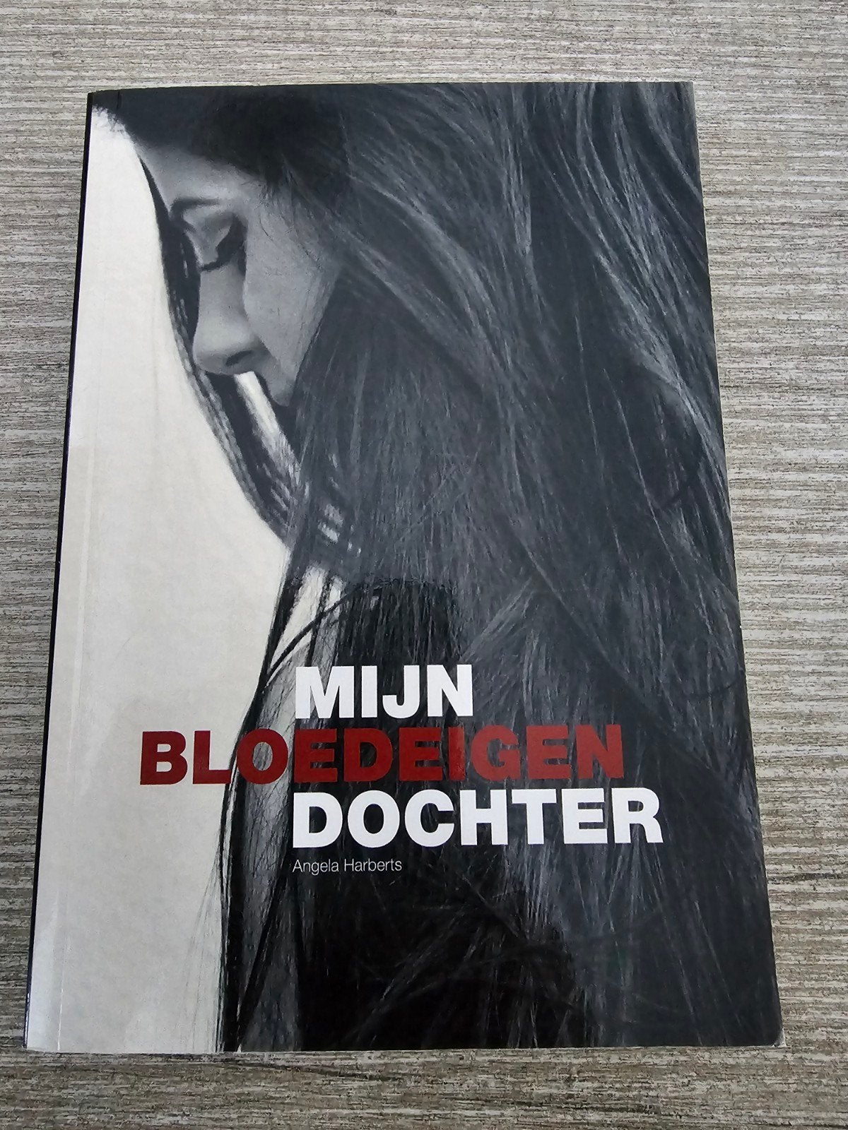 Mijn Bloedeigen Dochter - Angela Harberts, Ophalen of Verzenden, Gelezen, Angela Harberts