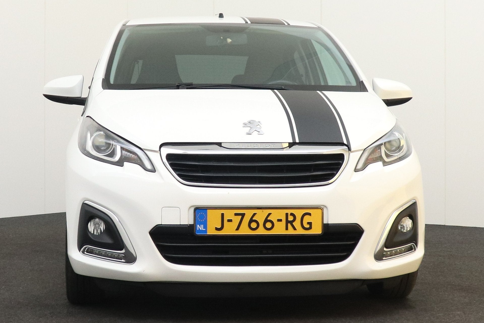 Peugeot 108 1.0 73 PK e-VTi Sport Camera Carplay LED, Auto's, Peugeot, Voorwielaandrijving, Stof, Gebruikt, 4 stoelen