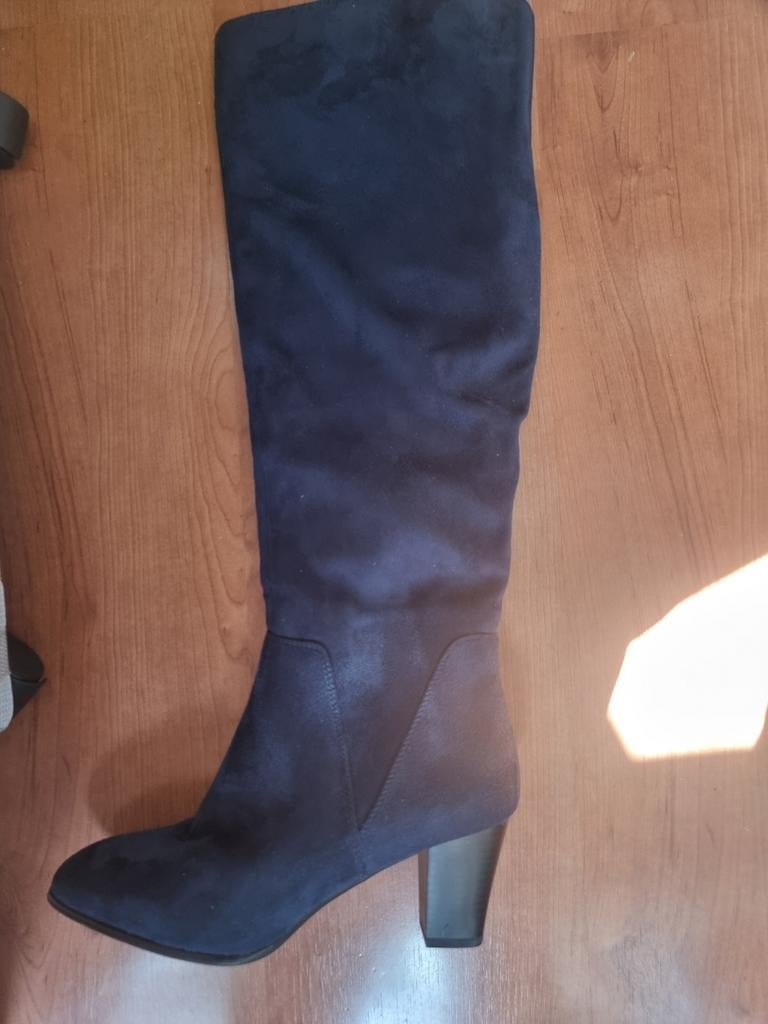 Donker blauwe laars in  mt 40. Nooit gedragen., Ophalen of Verzenden, Nieuw, Blauw, Hoge laarzen