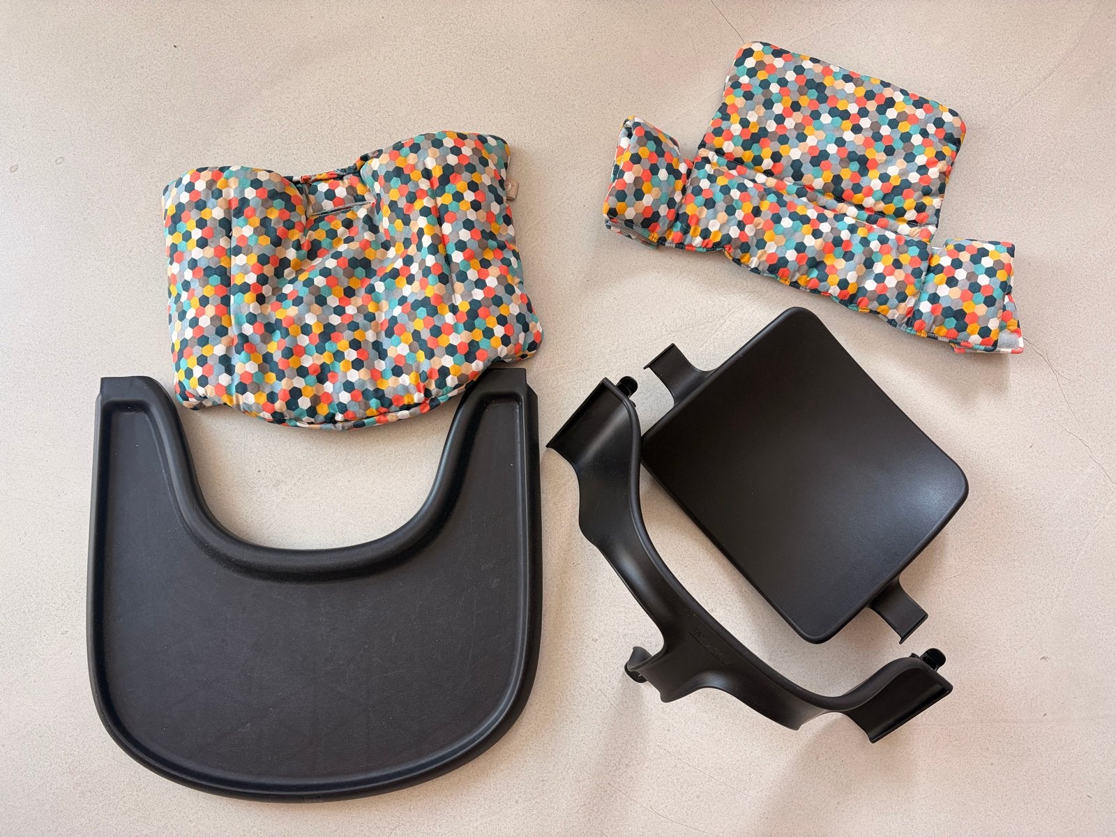 Stokke Tripp Trapp babyset, play tray en kussen, Ophalen of Verzenden, Zo goed als nieuw, Meegroeistoel, Afneembaar eetblad