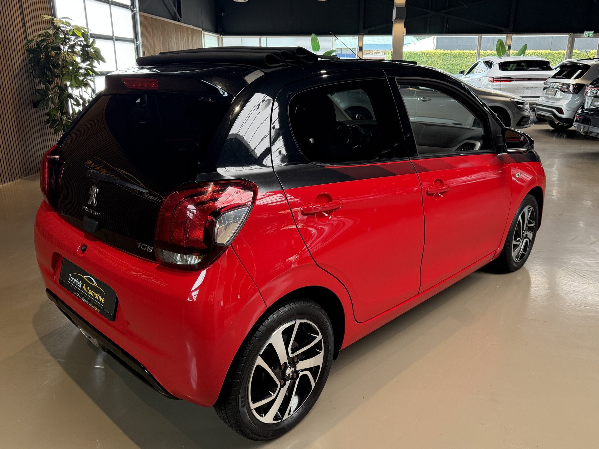 Peugeot 108 1.2 Puretech Allure TOP! (bj 2015), Voorwielaandrijving, Gebruikt, 1199 cc, 23 km/l