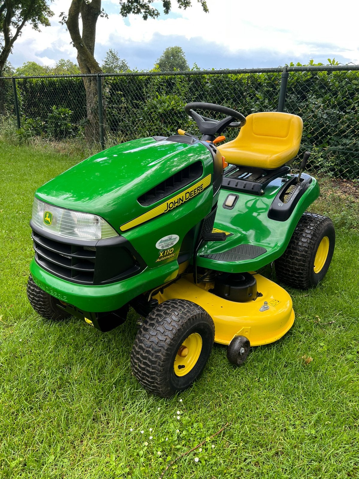 IZGS: John Deere X110 zitmaaier 18,5pk hydrostaat 218u, Elektrische starter, X110, Info@johndeere.com, Ophalen of Verzenden