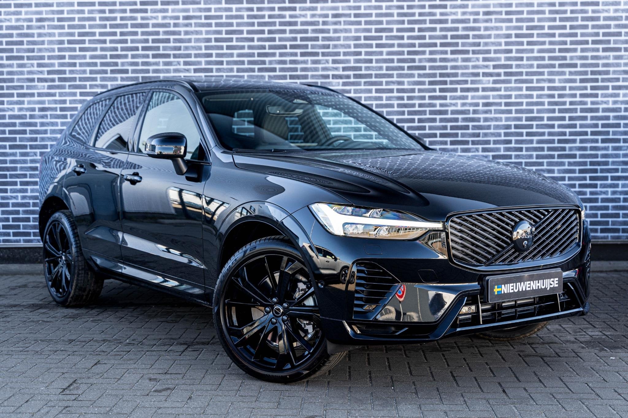 Volvo XC60 2.0 T6 Plug-in hybrid AWD Ultra Black Edition | F, Auto's, Volvo, Gebruikt, Euro 6, 4 cilinders, Zwart