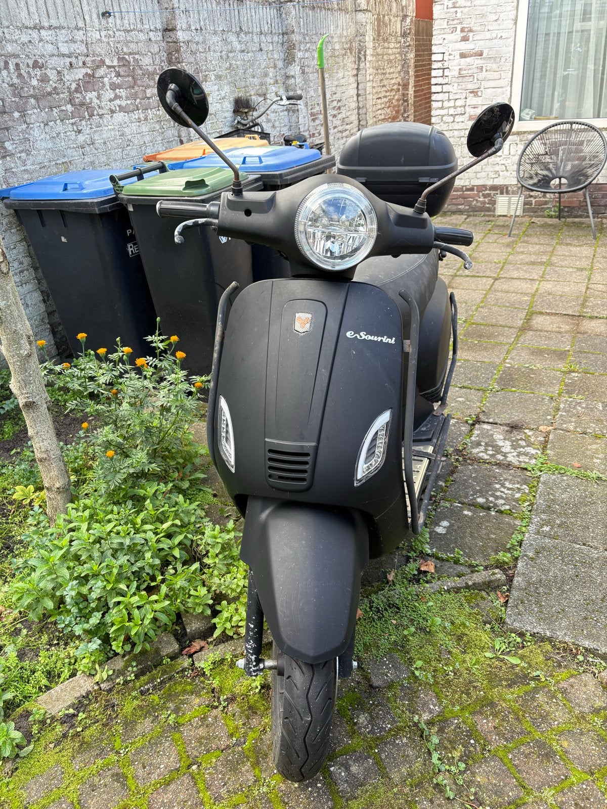 E-Sourini elektrische scooter met topkoffer en helm, Ophalen, Gebruikt, Overige typen, Overige merken