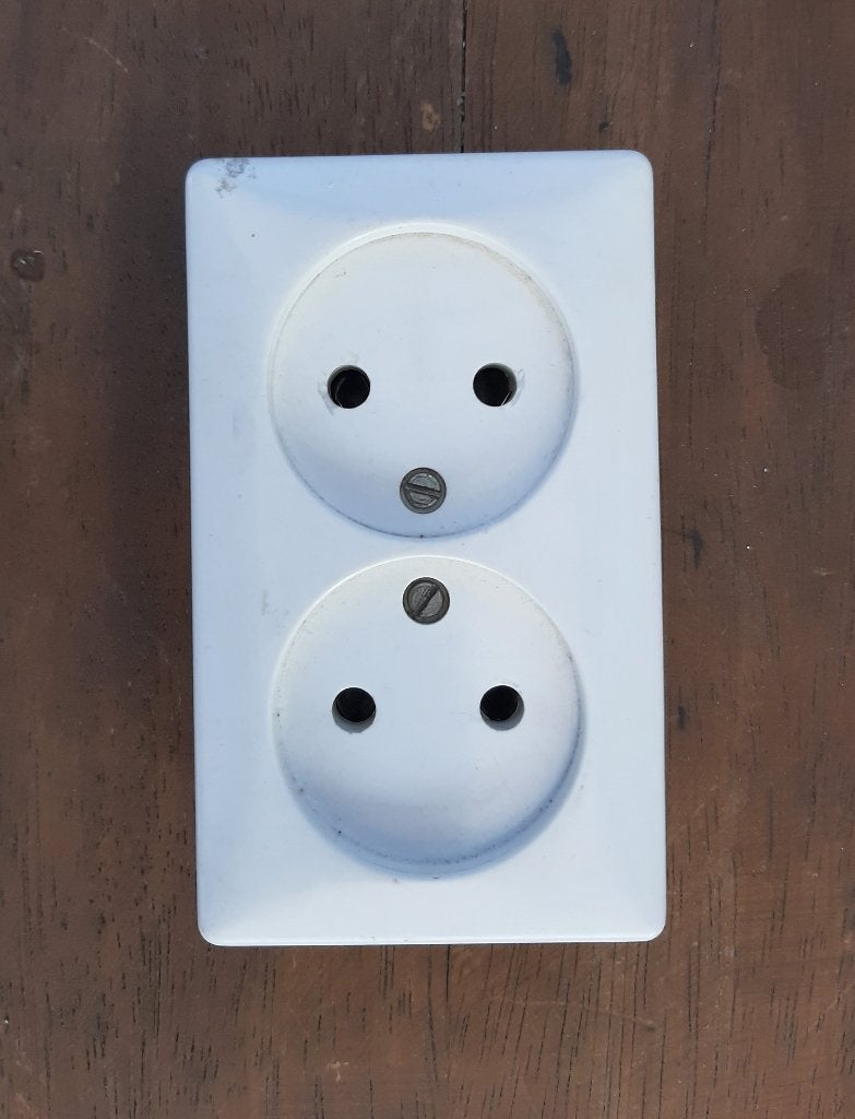 Opbouw Dubbel Stopcontact Zonder Randaarde, Ophalen, Zo goed als nieuw, Stopcontact