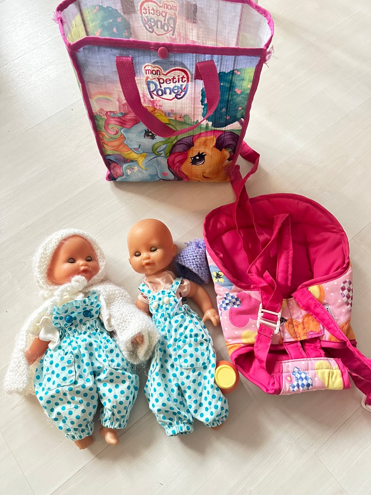 Twee popjes met kleding draagzak my little pony tasje, Ophalen of Verzenden, Gebruikt, Overige typen