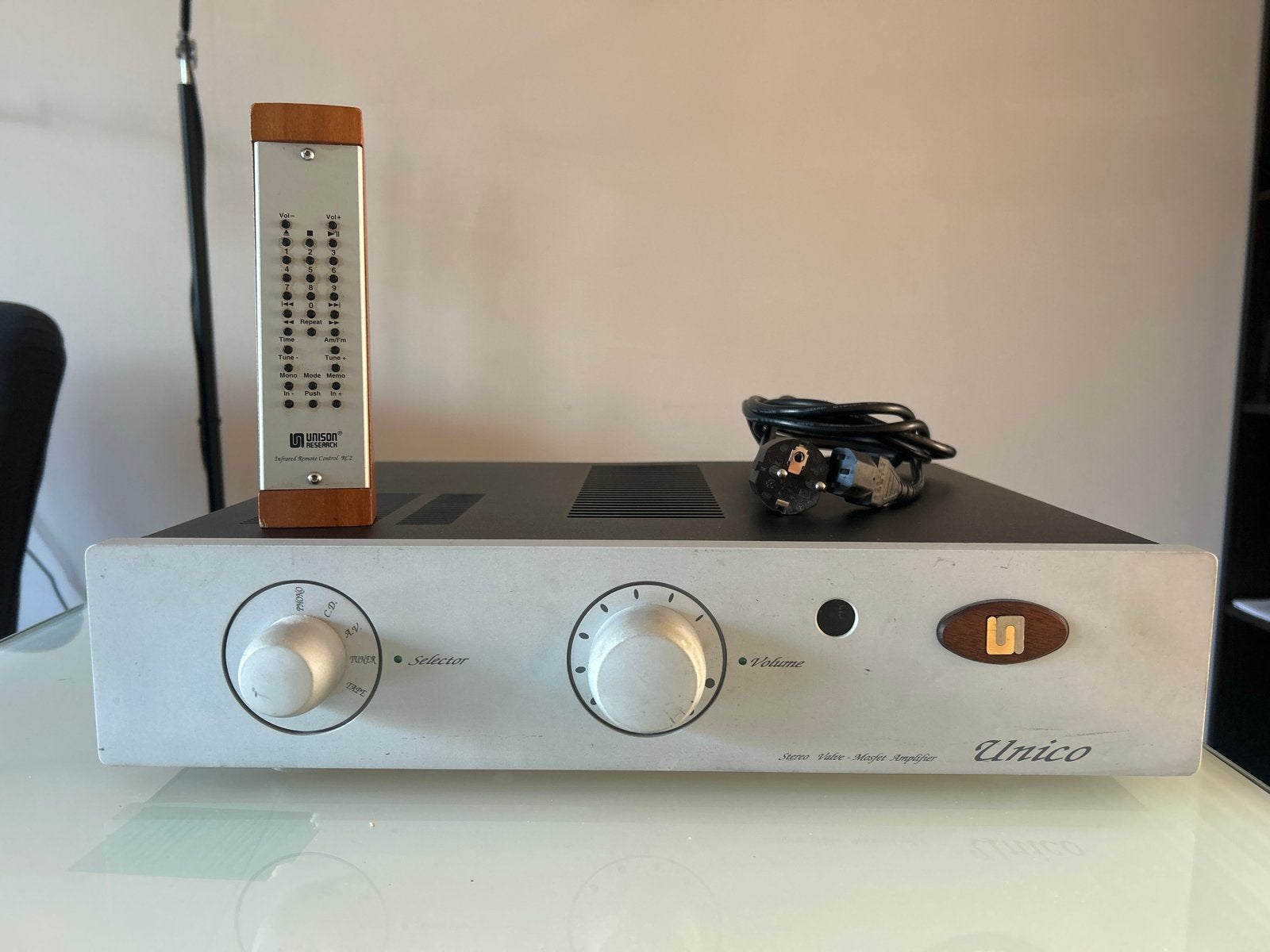 Unison Research Unico Stereo Buizen Versterker met Afstandsb, Zo goed als nieuw, 60 tot 120 watt, Stereo, Ophalen