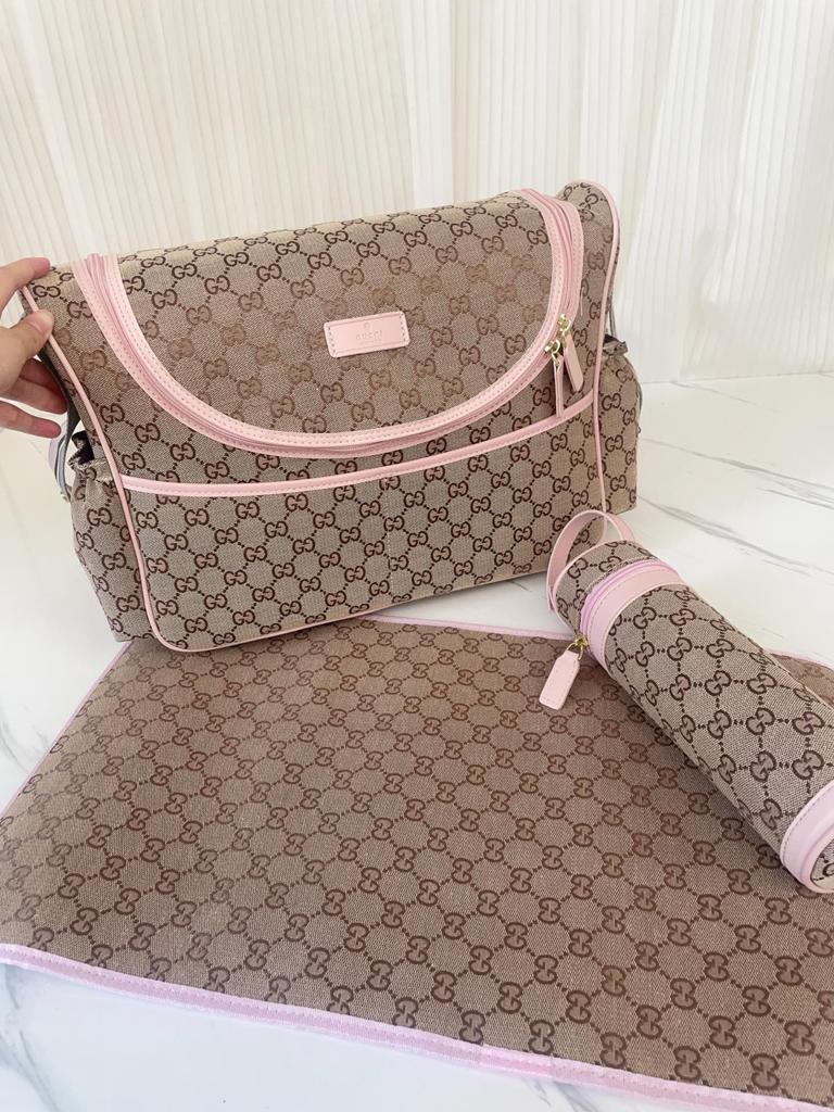Roze Gucci luiertas, inclusief verschoonmat en fleshouder, Ophalen of Verzenden, Zo goed als nieuw