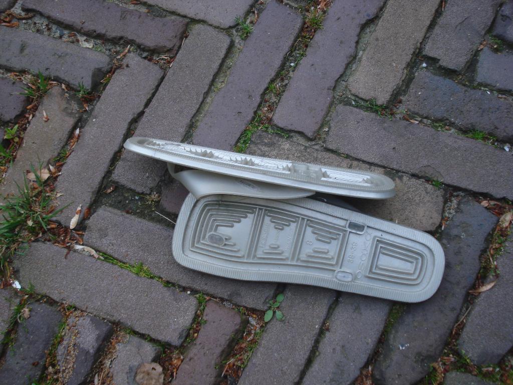 SENSI TEENSLiPPERS ZILVER 37 NIEUW GRATIS VERZENDING POST, Slippers, Overige kleuren, Verzenden, Sensi Teenslippers 37