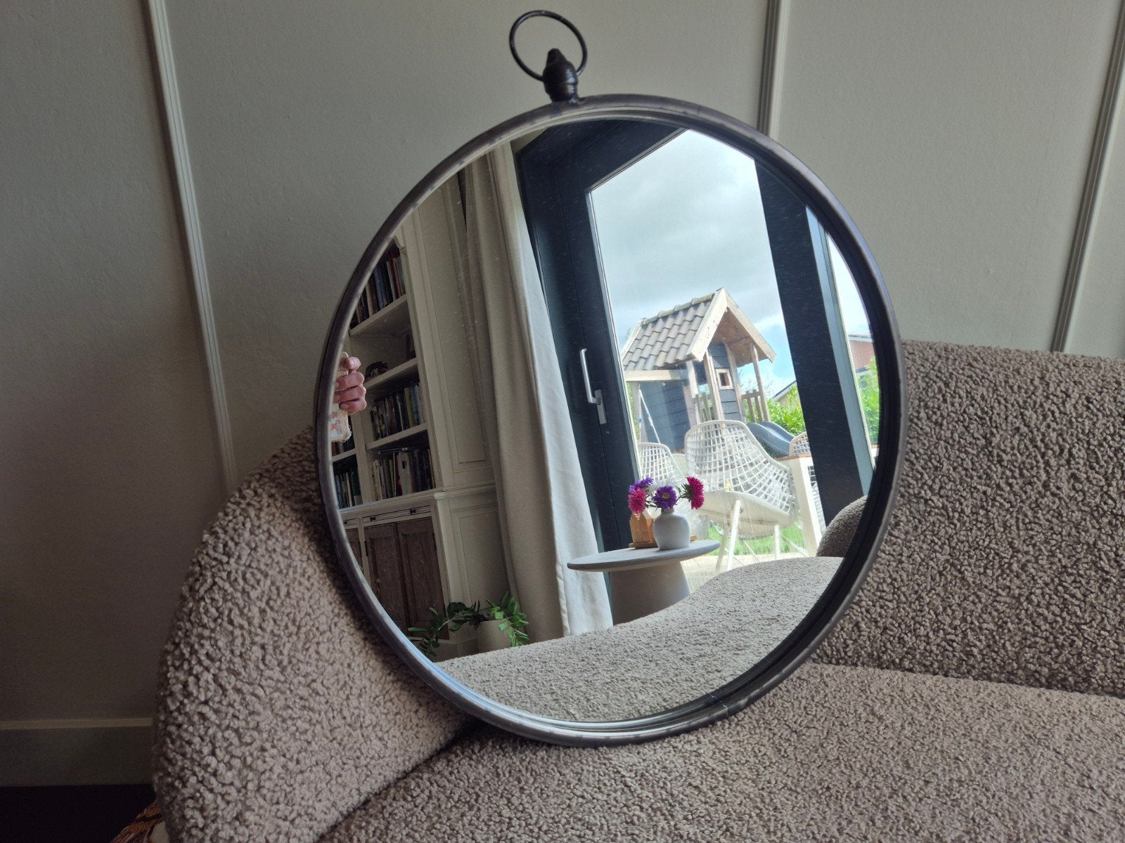 Ronde spiegel met metalen frame en ophangring, Ophalen, Rond, Zo goed als nieuw, Minder dan 100 cm