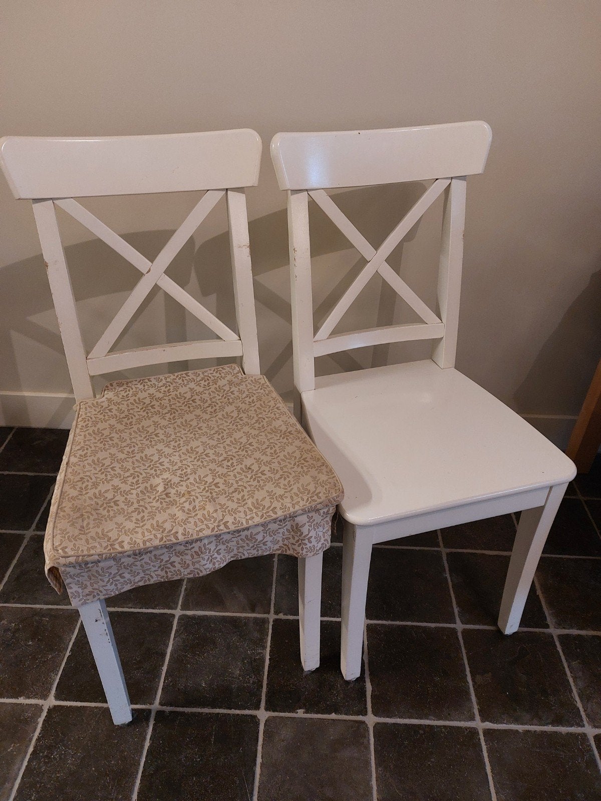 4 witte IKEA stoelen met kussens - Gebruikte staat, Huis en Inrichting, Ophalen, Gebruikt, Wit, Vier