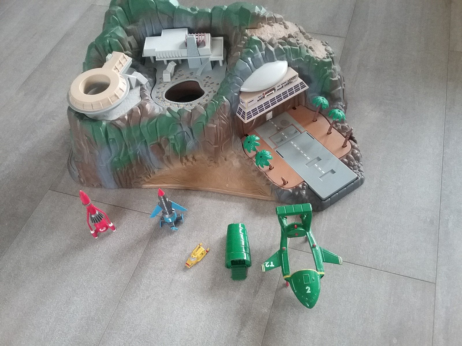 Thunderbirds eiland ongeveer 35 jaar oud, Ophalen, Gebruikt, Overige typen, Met geluid