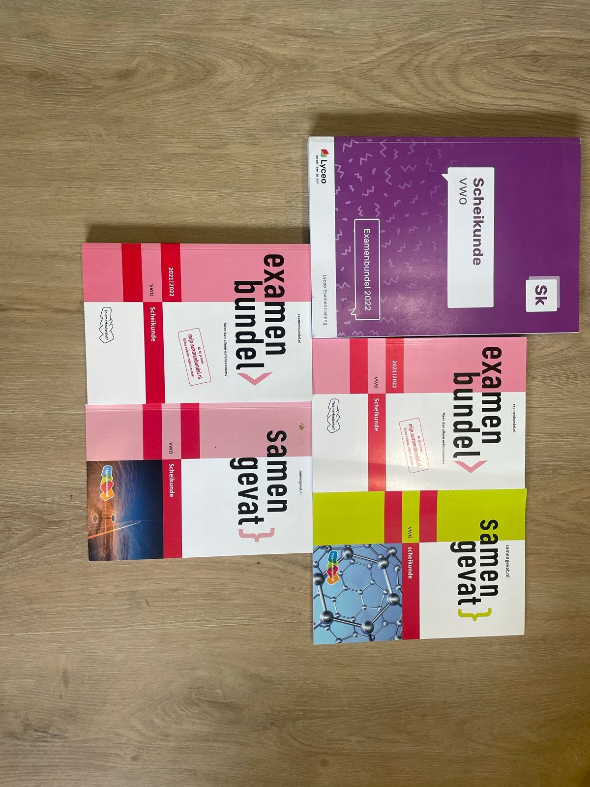 Examenbundels WisB, Na, En, Ne, Bio en Sk(Samengevat en SSL), Boeken, Ophalen of Verzenden, Zo goed als nieuw, VWO, Natuurkunde