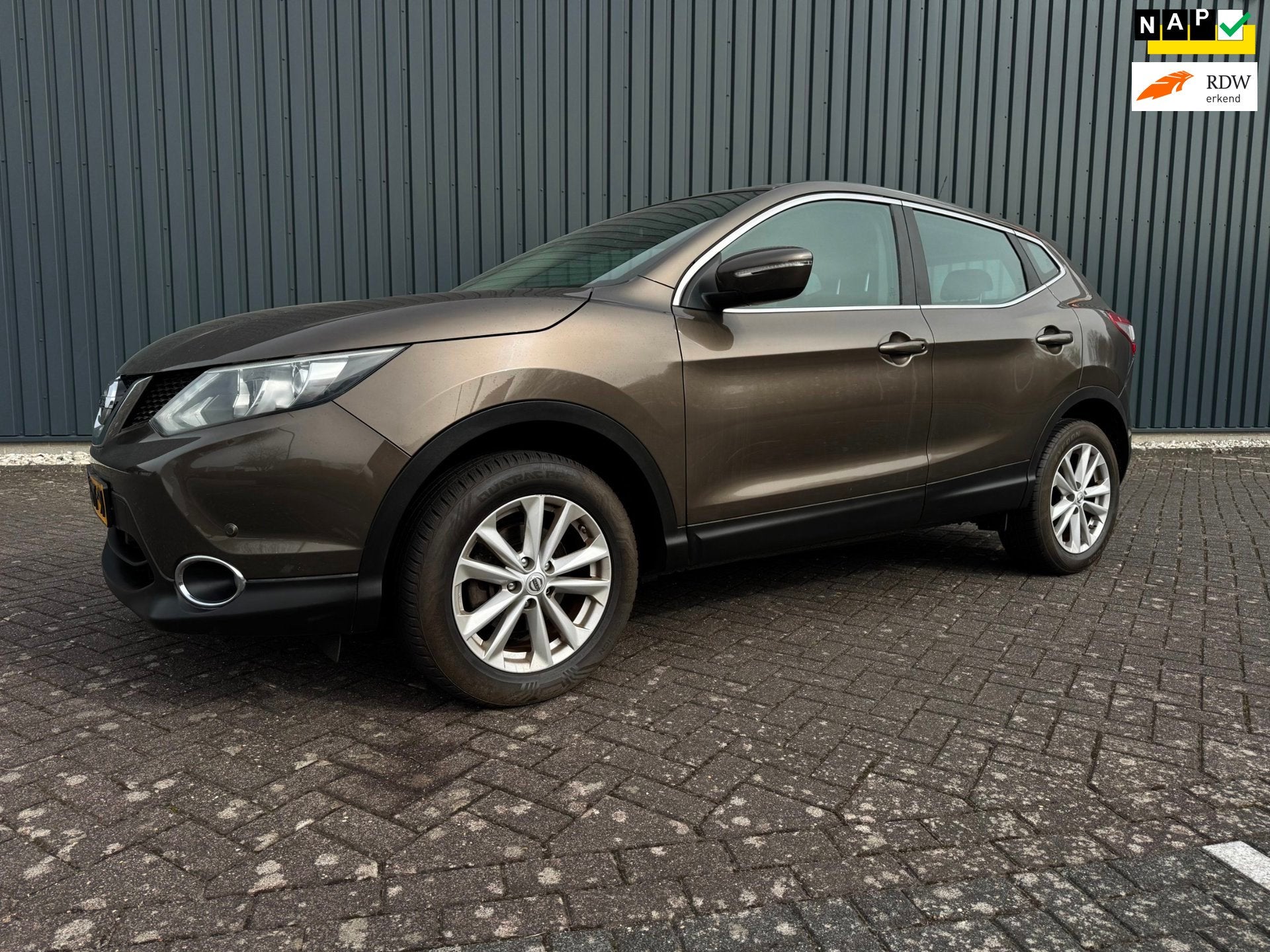 Nissan Qashqai 1.2 Acenta ( TREKHAAK + AIRCO + NW APK 2027), Voorwielaandrijving, Euro 5, Stof, Gebruikt
