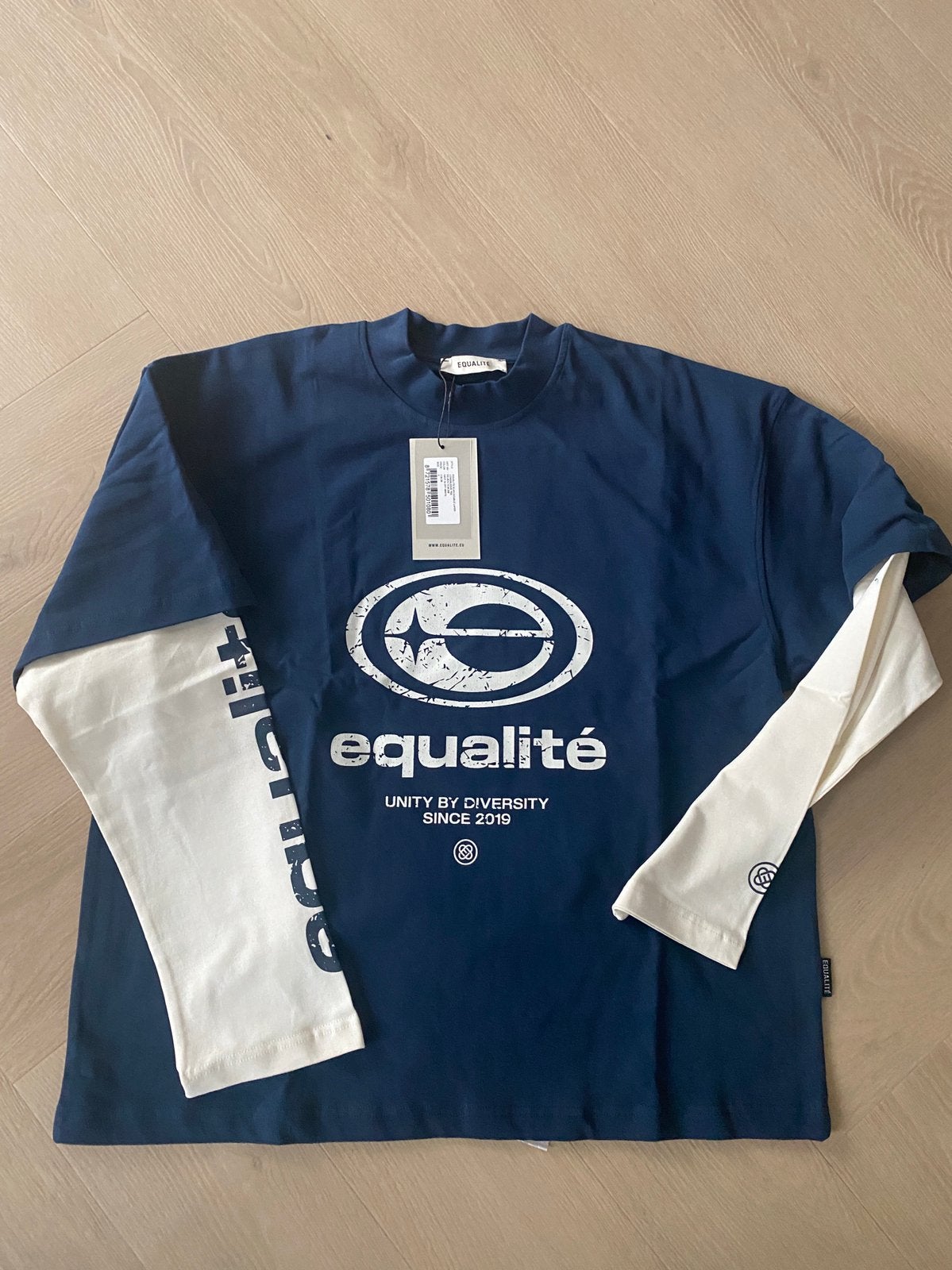 Nieuw in de verpakking Equalité longsleeve shirt, Kleding | Heren, T-shirts, Ophalen of Verzenden, Nieuw, Maat 46 (S) of kleiner