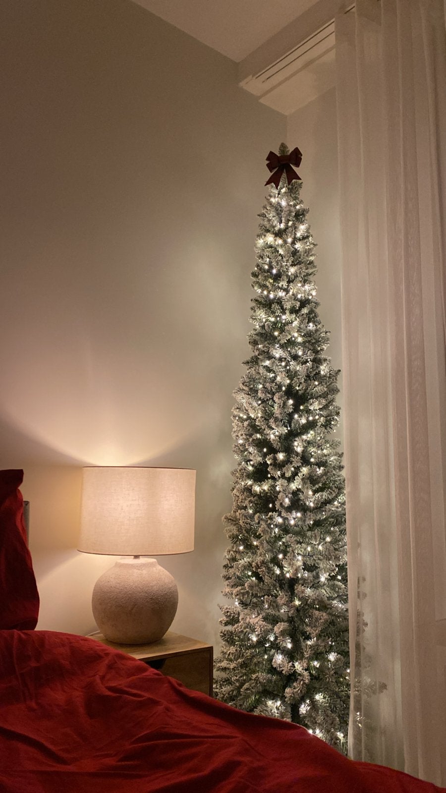 Everlands Pencil Pine Snowy kunstkerstboom smal 210xø60cm, Diversen, Ophalen of Verzenden, Nieuw