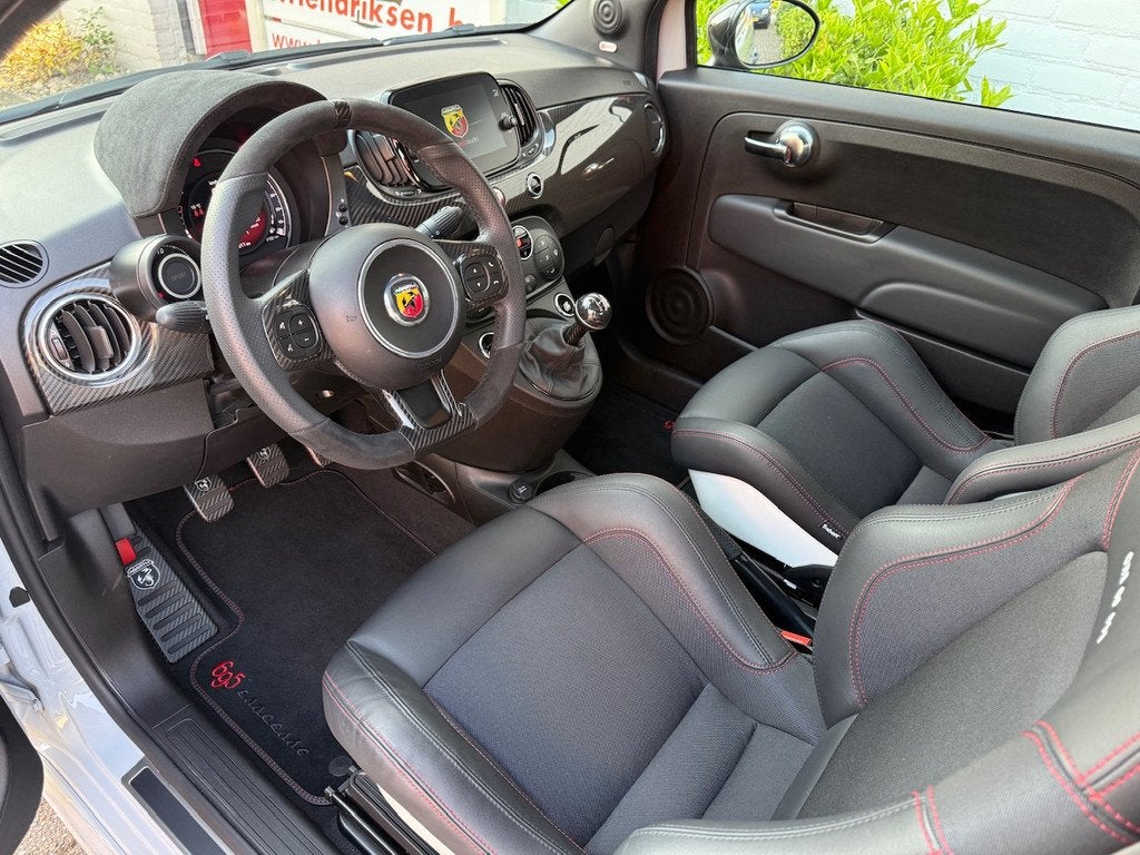 Abarth 695 Essesse/ Sperdifferentieel/ Carbon pakket/ Akrapo, Auto's, Abarth, Gebruikt, Zwart, 4 cilinders, Bedrijf