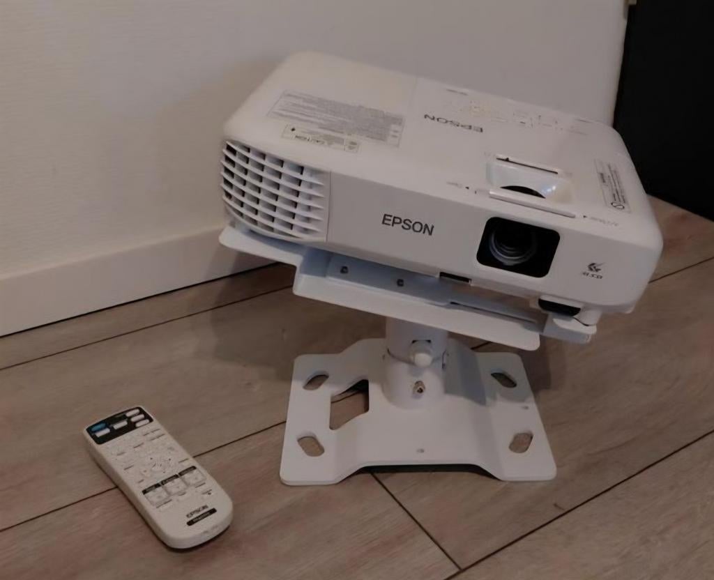 Epson EB-505 beamer met plafondsteun en afstandsbediening, Ophalen, Gebruikt, Epson, LCD