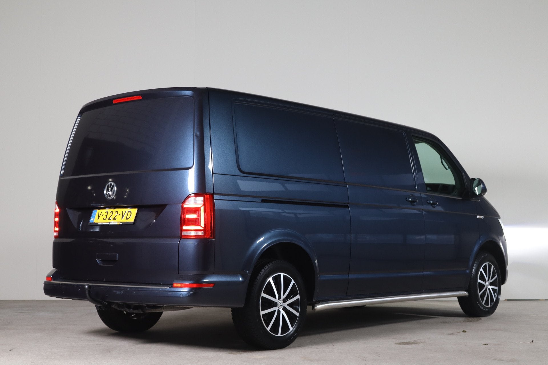 Volkswagen Transporter 2.0 TDI L2H1 Highline - NL- Auto! Cam, Auto's, Stof, Gebruikt, Euro 6, 4 cilinders