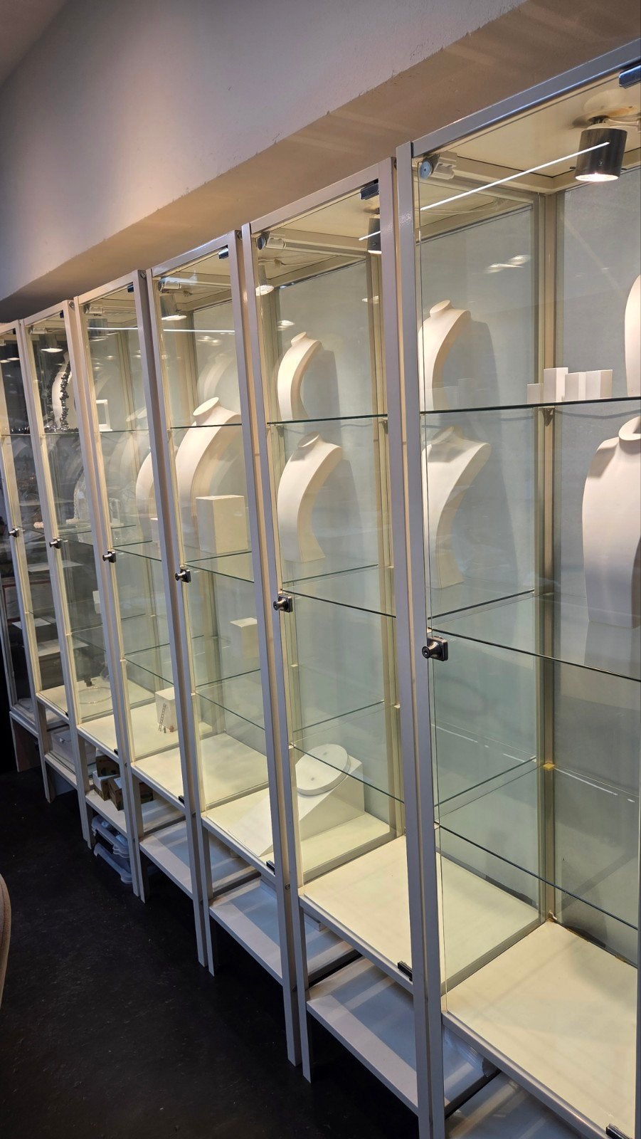 Ikea Vitrinekasten - Biby model in goede staat, Huis en Inrichting, Kasten | Vitrinekasten, Ophalen, 50 tot 100 cm, Glas, 150 tot 200 cm
