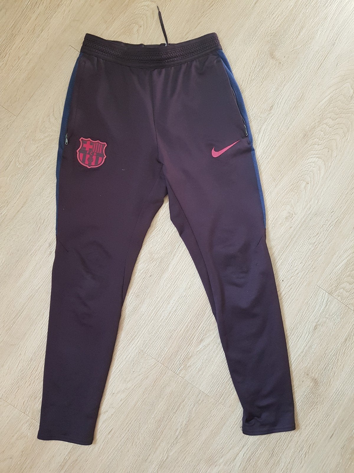 trainingsbroek van het merk Nike - FC Barcelona, Kinderen en Baby's, Kinderkleding | Maat 134, Gebruikt, Sport- of Zwemkleding