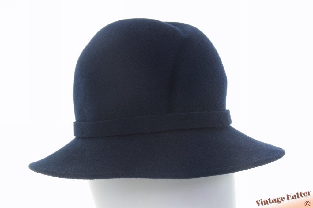 Vintage Dameshoed Crisca donker blauw vilt met golf 56,5, Kleding | Dames, Hoeden en Petten, 56 of 57 cm (M, 7 of 7⅛ inch), Hoed