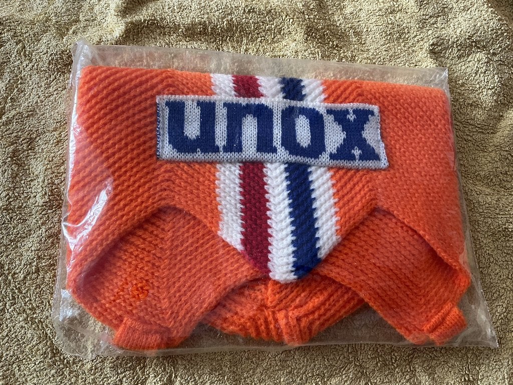Een klassieke Unox schaatsmuts, nieuw in de verpakking, Ophalen of Verzenden, Nieuw, Unox, Muts