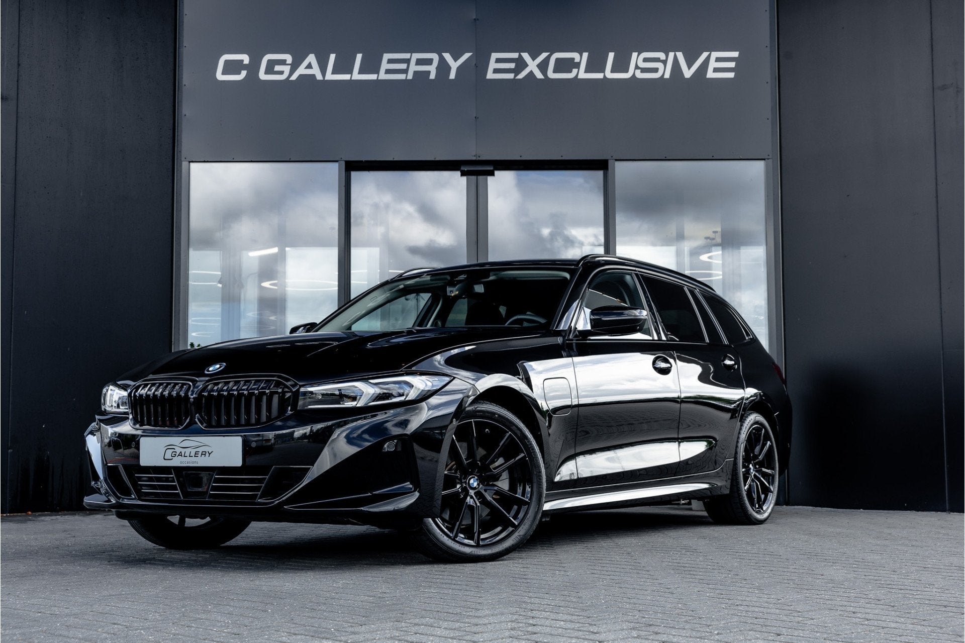 BMW 3 Serie Touring 330e xDrive - Elek. Trekhaak | 360 Camer, Auto's, Automaat, 1998 cc, Stof, Gebruikt