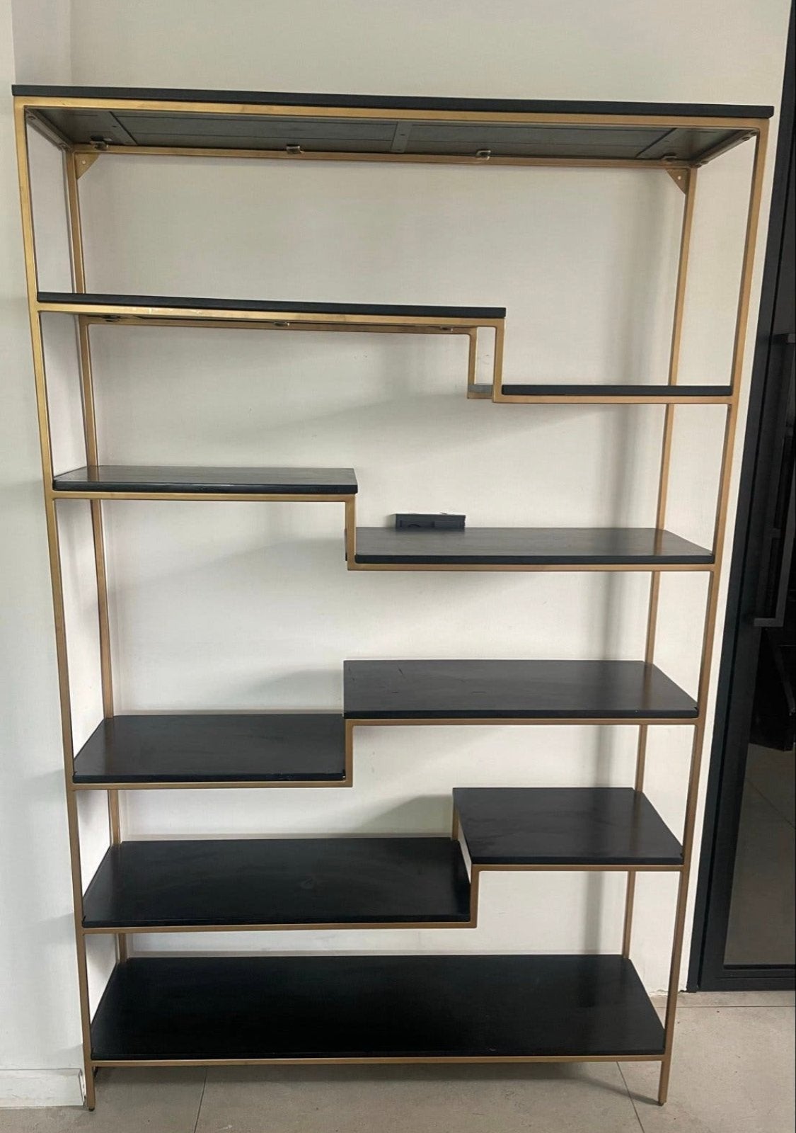 Stijlvolle Boeken/Accessoires Kast Zwart/Goud, Ophalen, Met plank(en), 50 tot 100 cm, Zo goed als nieuw