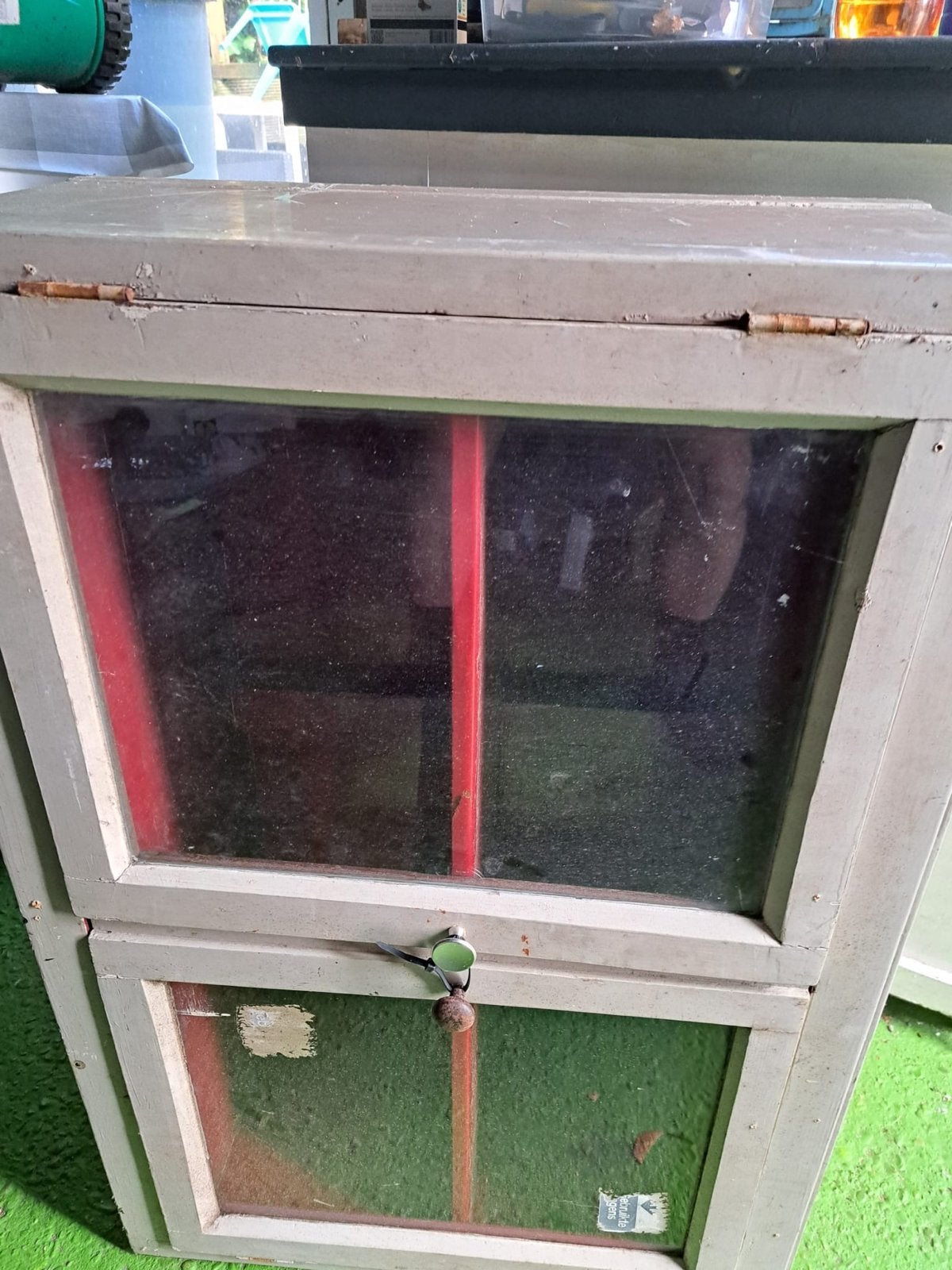 Vintage houten kastje met glazen deuren, Ophalen of Verzenden, Gebruikt