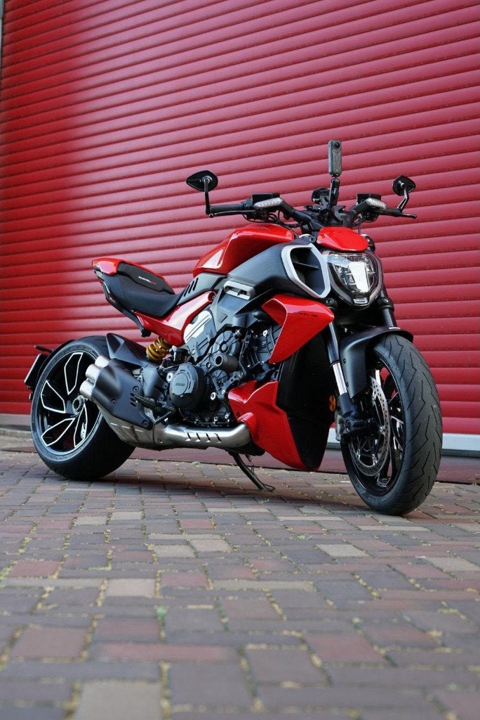 Ducati Diavel V4  2023, Occasion, Handvatverwarming, 4 cilinders, Motorrijbewijs A