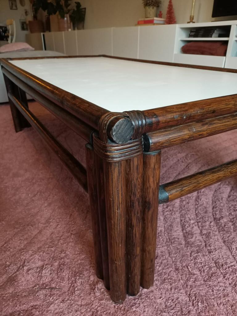 Vintage salontafel van manou en houten blad | jaren 70, Ophalen, 100 tot 150 cm, 50 tot 100 cm, Zo goed als nieuw