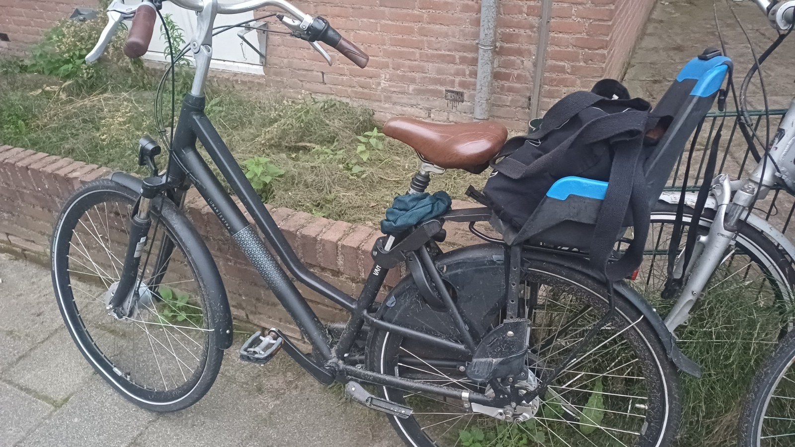 Foto 2 van Vantum Lunar Extra 28 inch stadsfiets met kinderzitje