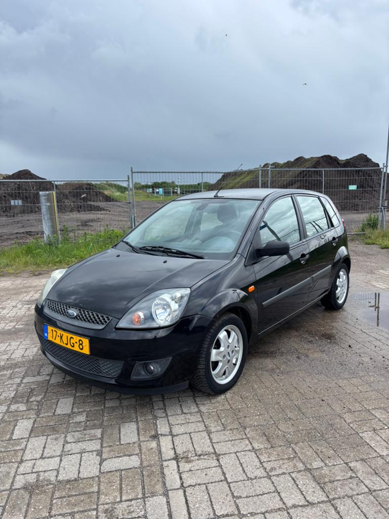 Ford Fiësta 1.3 8V 5DR 2007 Zwart, Auto's, 1299 cc, 40 €/maand, 4 cilinders, Zwart