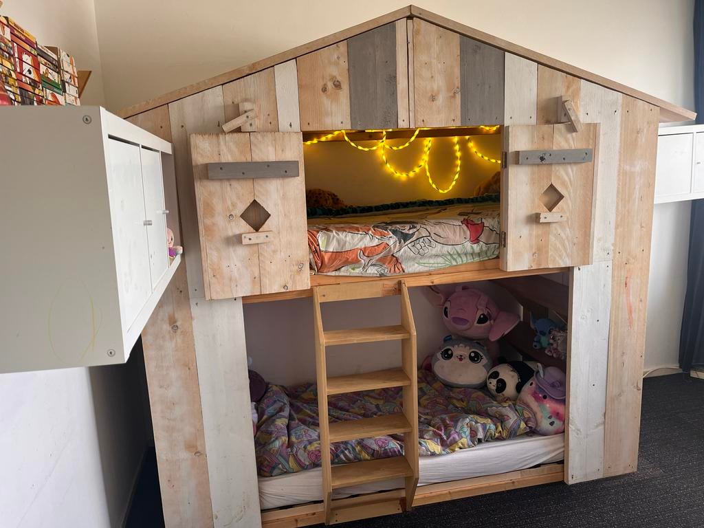 Stapelbed steigerhout boomhut hoogslaper incl matrassen, Kinderen en Baby's, Kinderkamer | Stapelbedden en Hoogslapers, Ophalen