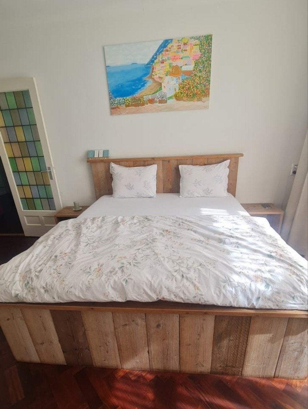 Livengo Bed 180x200 met Betterbed Gold Matras en Nachtkastje, Bruin, Tweepersoons, Ophalen of Verzenden, Zo goed als nieuw