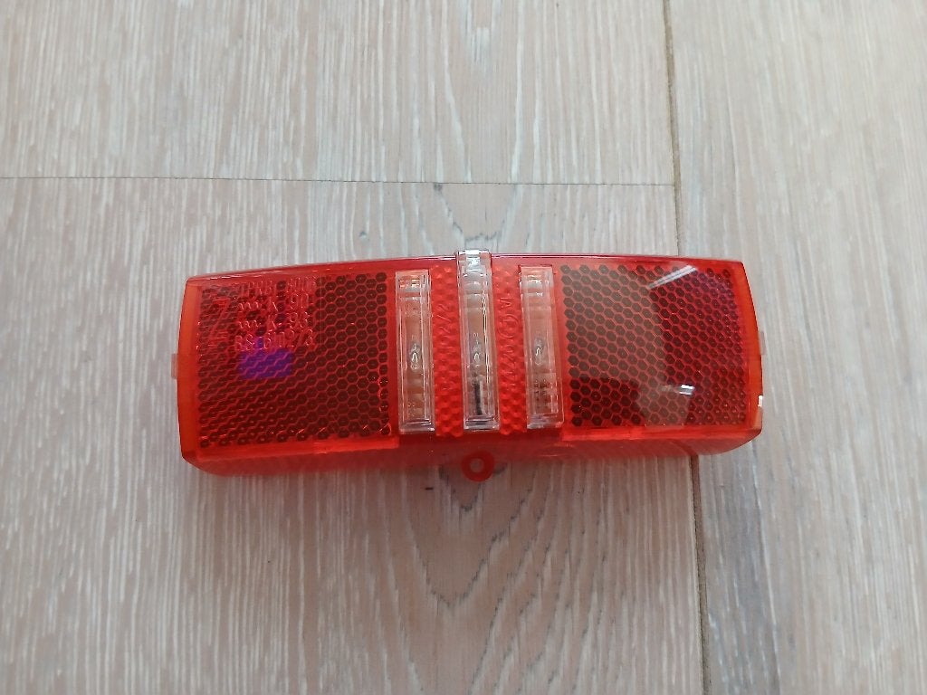 RIH ACHTERLICHT., Ophalen of Verzenden, Zo goed als nieuw, Accu, Achterlicht