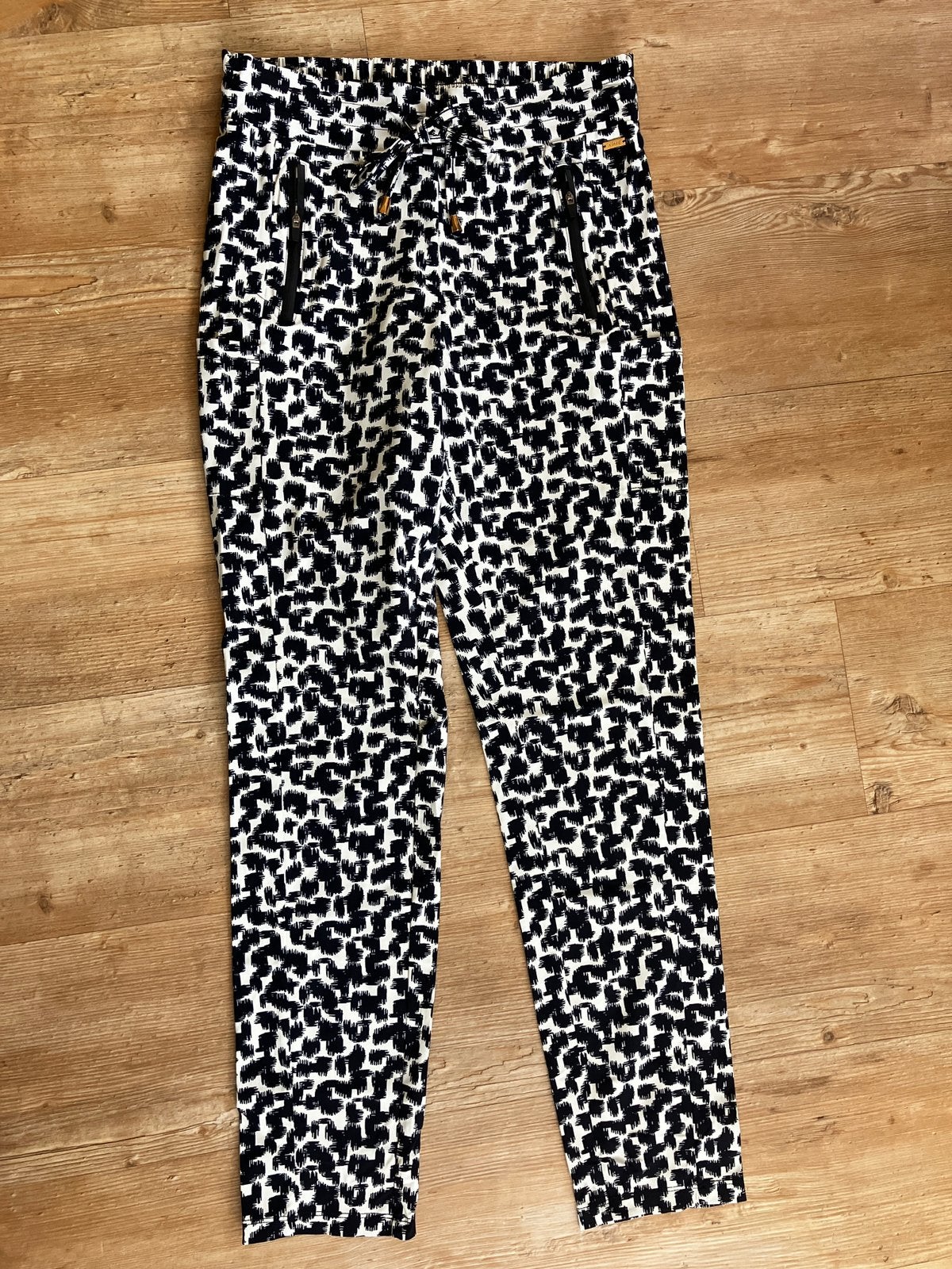 Donkerblauw/crèmekleurige broek van Aime, mt S (travelstof), Ophalen, Blauw, Zo goed als nieuw, Maat 36 (S)