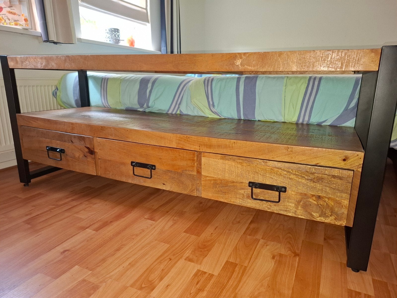 Robuust TV-meubel van mangohout en metaal, 100 tot 150 cm, Zo goed als nieuw, Minder dan 100 cm, Industrieel, Modern, Landelijk