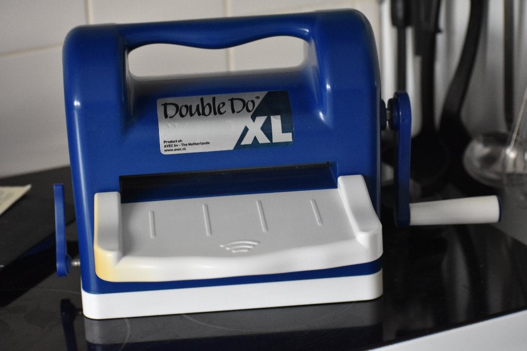 Double Do XL, Stans en Embossingmachine met platen, Ophalen of Verzenden, Gebruikt, Overige thema's, Pons of Mal