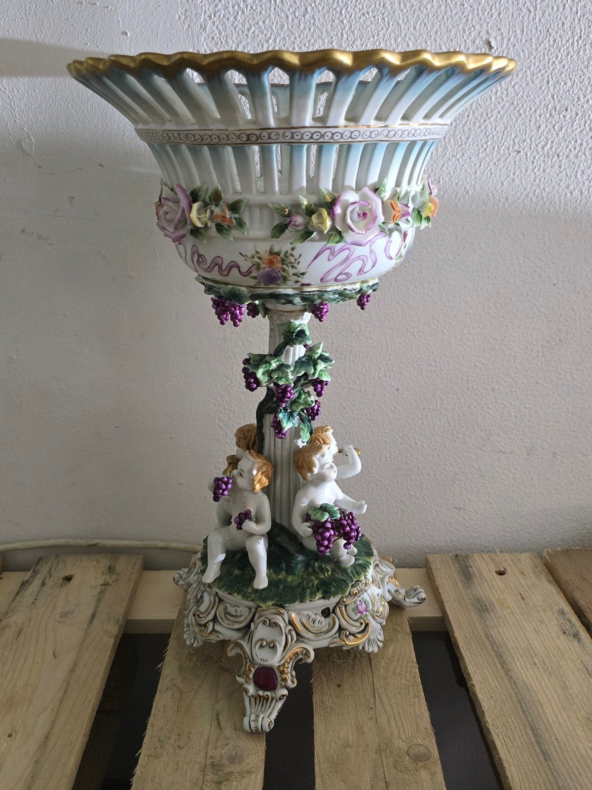 Antieke Dresden Porseleinen Fruitschaal met Putti, Antiek en Kunst, Antiek | Porselein, Ophalen of Verzenden