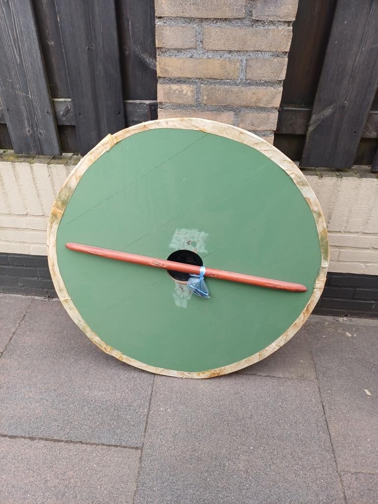 Viking schild zelf gemaakt., Ophalen, Zo goed als nieuw, Toneelattributen of Onderdelen