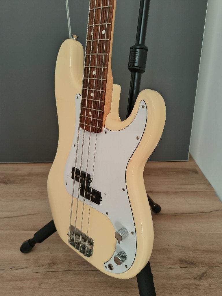Fender Precision bass Japan, Muziek en Instrumenten, Snaarinstrumenten | Gitaren | Bas, Ophalen, Zo goed als nieuw, Elektrisch