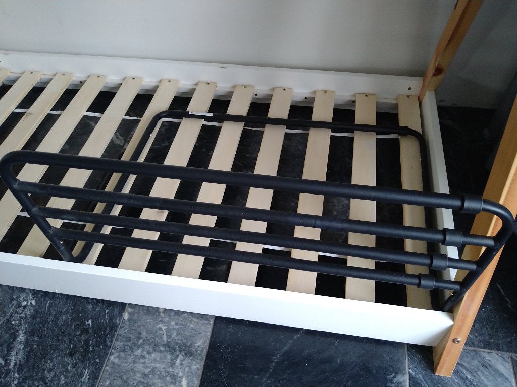 2 bedhekjes (zwart metaal) geschikt vanaf peuterbed, Overige typen, Ophalen of Verzenden, Zo goed als nieuw, 115 cm of meer