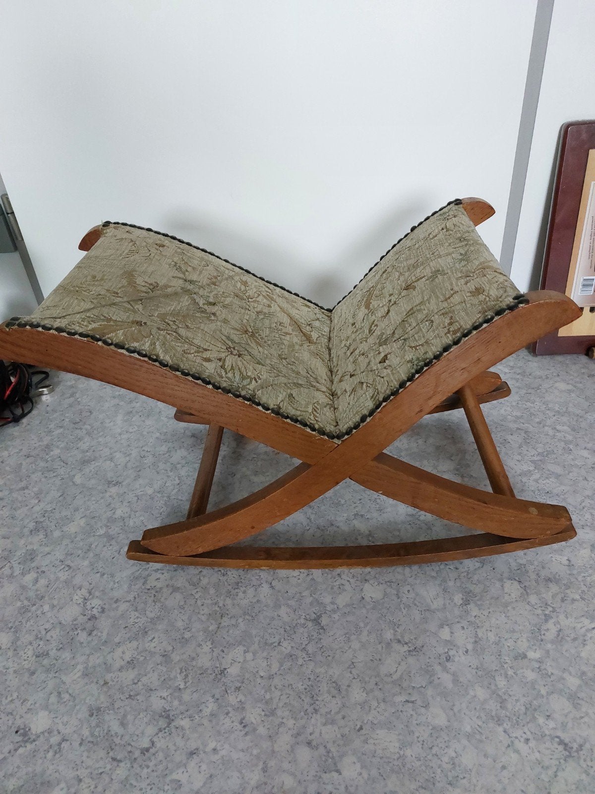 Vintage houten voetenbankje met bloemenstof, Ophalen