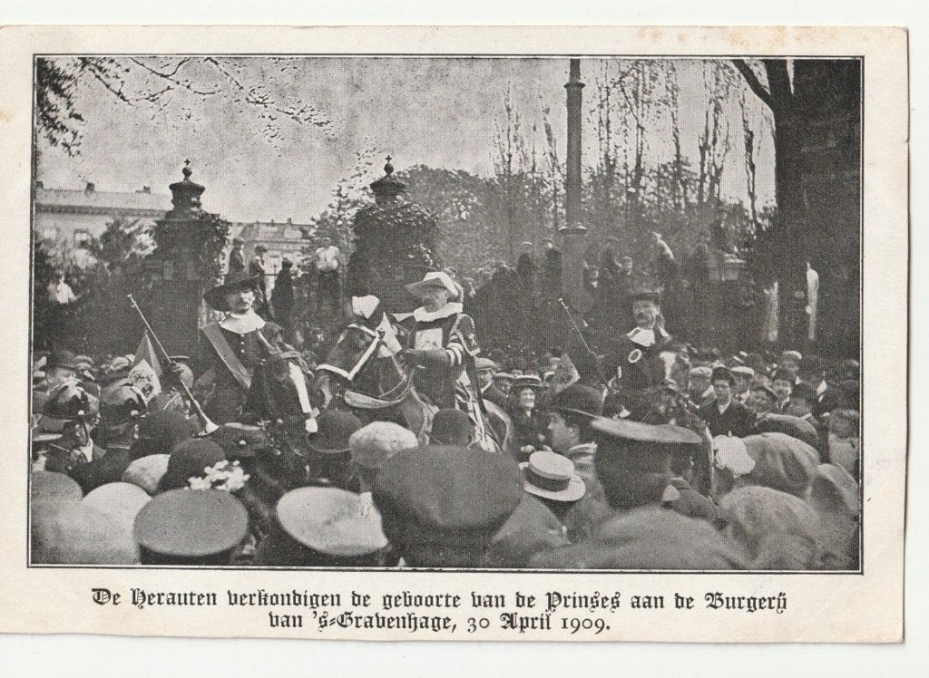 Herauten aankondiging geboorte Juliana 1909 ansichtkaart, Verzamelen, Koninklijk Huis en Royalty, Gebruikt, Verzenden, Kaart, Foto of Prent