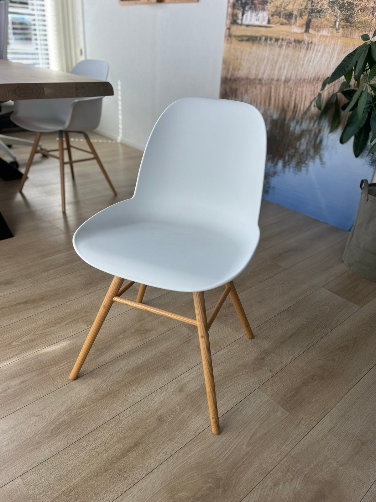 4x Zuiver stoel wit met houten poten, Wit, Zo goed als nieuw, Vier, Ophalen